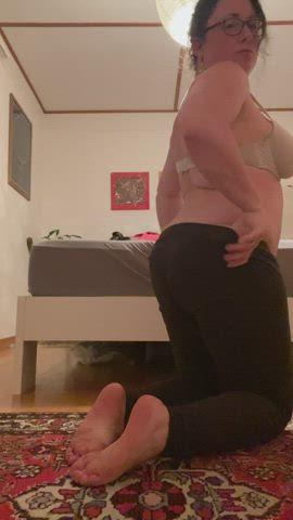 I am so horny when showing my ass! Hope u are too!