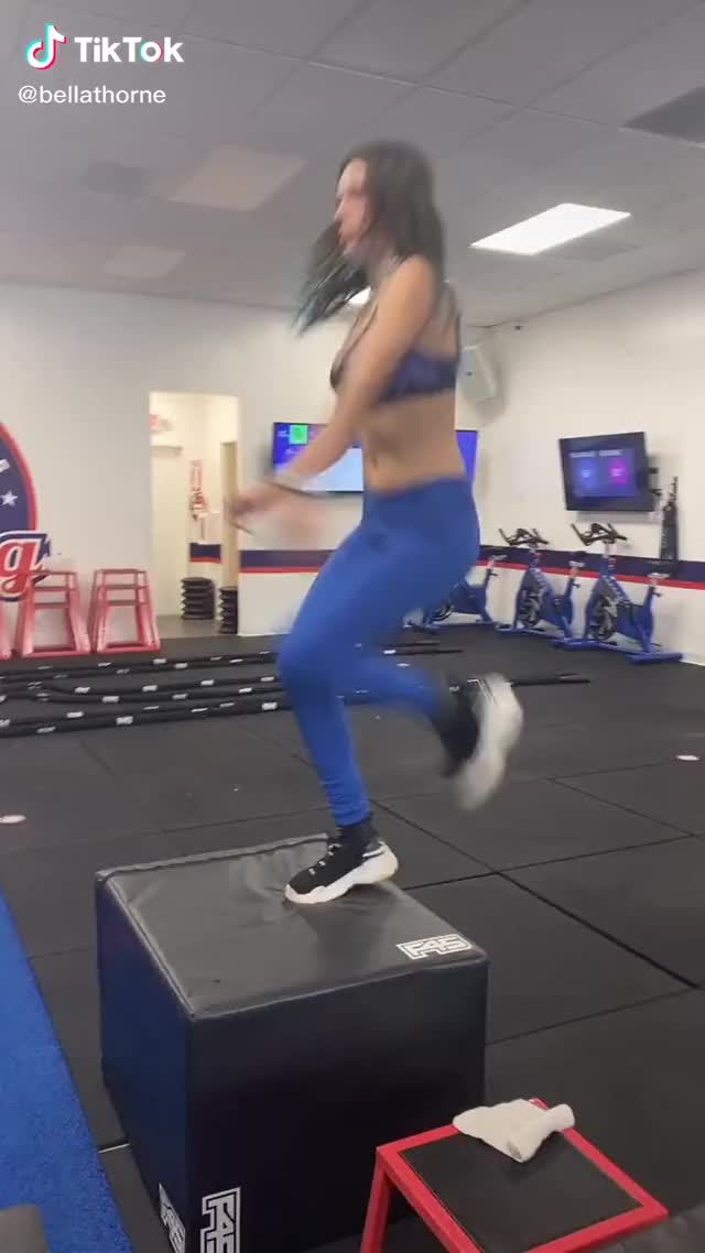 a Bella Thorne workout