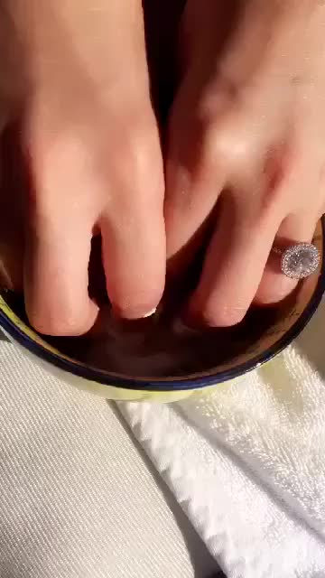 celebrity clip