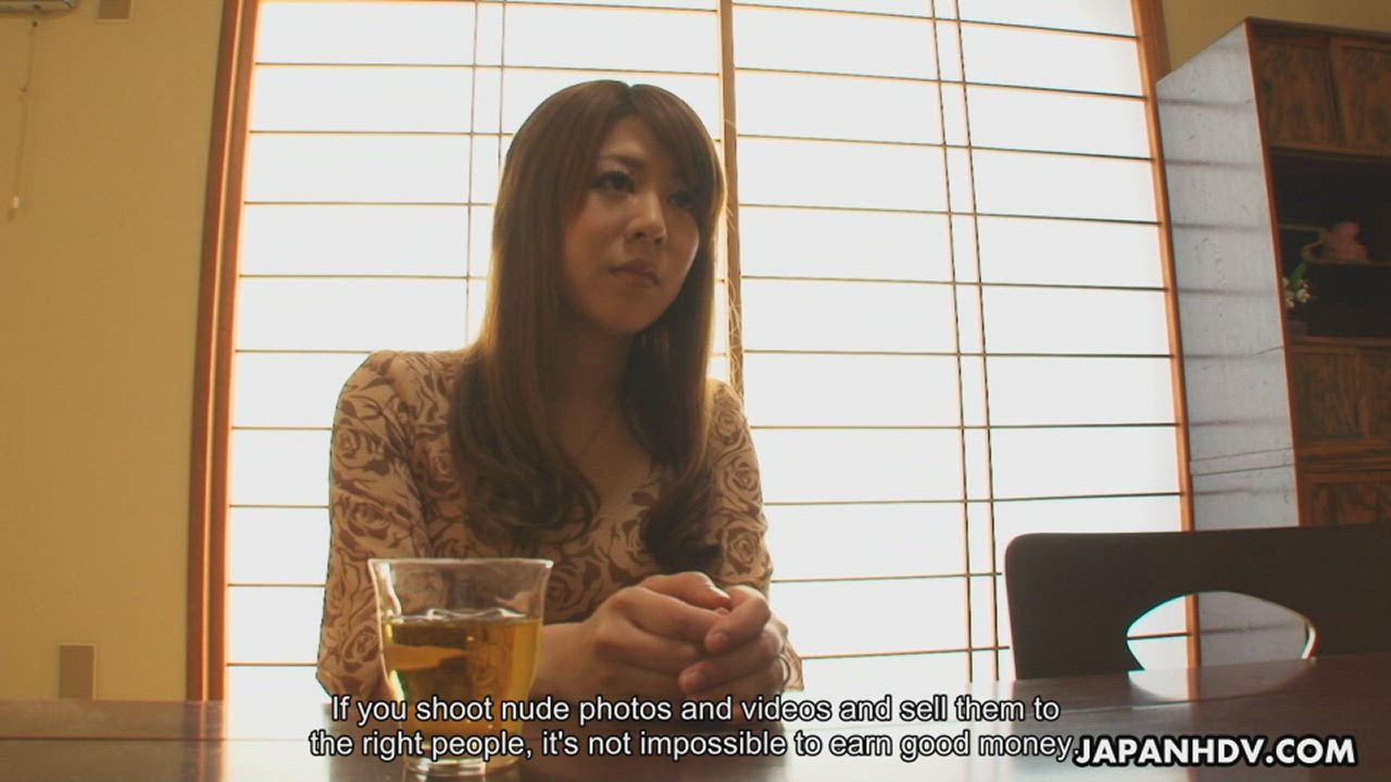 Saho Mikura does a sample porn shoot to get a job as an AV actress