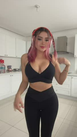 Ass Cleavage Latina Leggings Thick Tits Twerking clip