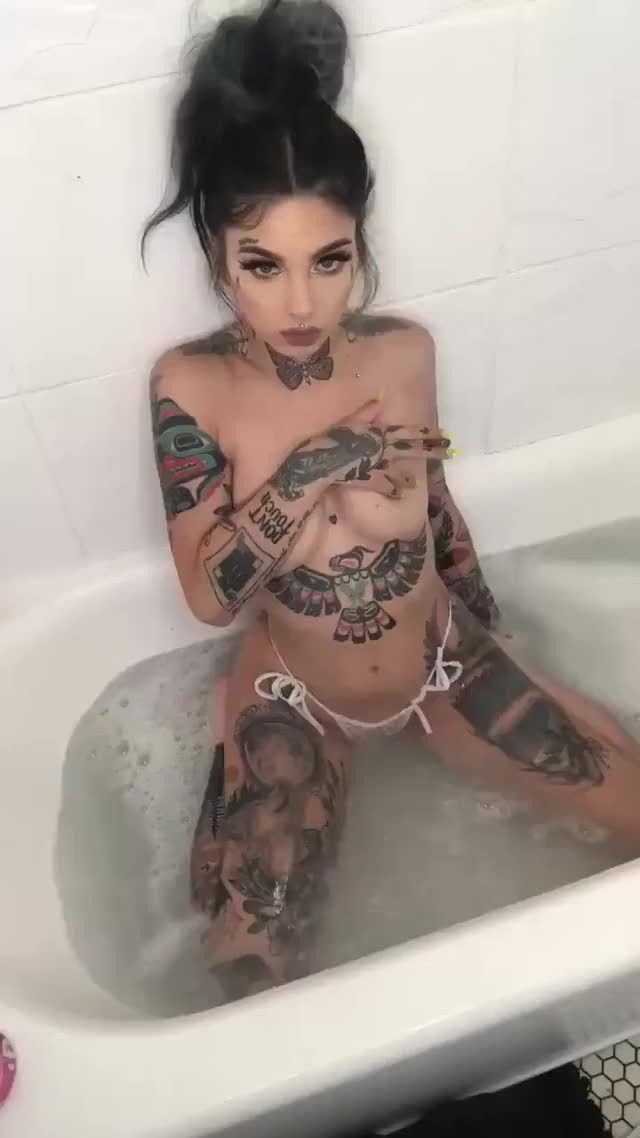 Taylor White - In The Tub