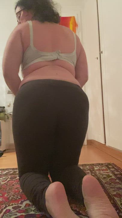 If you like 40 years old moms with fat butts I'm your fucking dreamgirl [f]