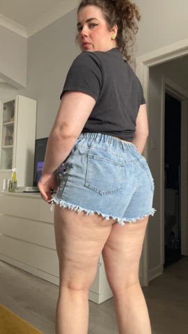 Thick ass needs tight shorts 