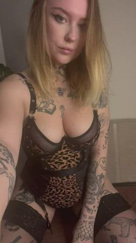 big tits blonde bouncing tits emo goth tattoo teen tiktok white girl clip