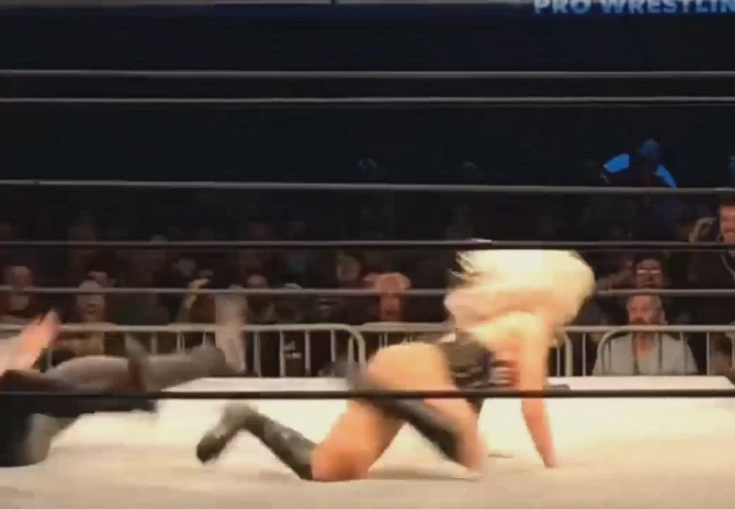 Scarlett Bordeaux has the kind of ass you just want to bury your face in