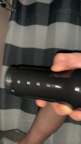 Watch me tease my dad dick up close with my fleshlight. Look at that glowing boner🤤