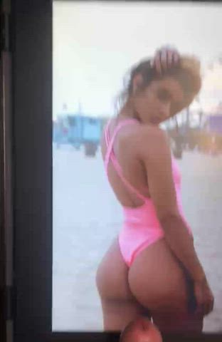 Sommer Ray’s fat ass gets all my cum(DM me some celeb trib suggestions)