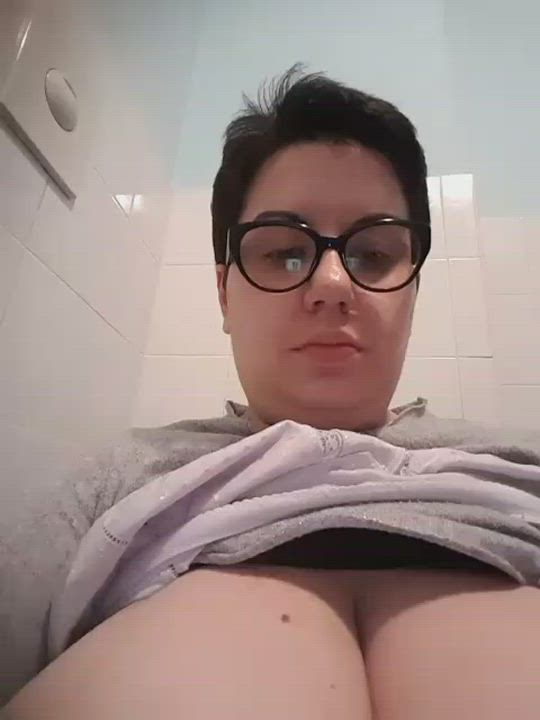 Amateur Big Tits Girls clip