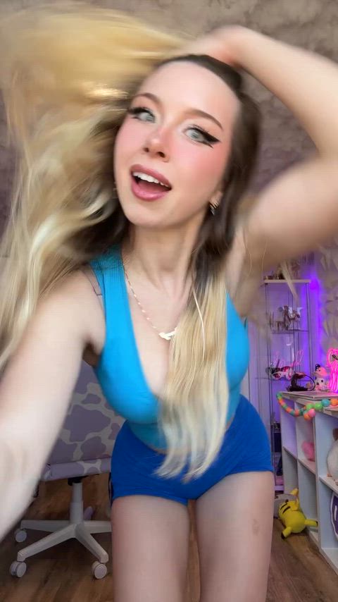 ass blonde bubble butt canadian dancing egirl leggings sexy shorts tiktok clothing-fetish