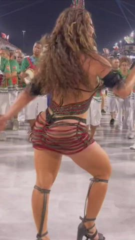 brazilian celebrity dancing jiggling milf clip