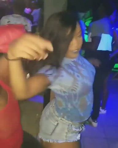 Ma Guyva and the sexy Daniiboo showing some pro daggering moves