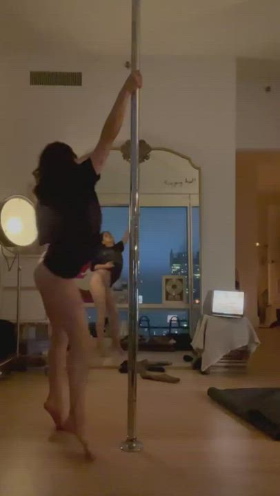 Amateur Asian Pole Dance clip