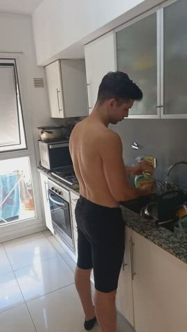 The bitch gets horny when she sees me in the kitchen washing 😏🔥 I give her
