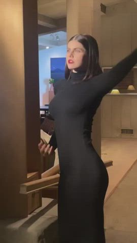 actress alexandra daddario big tits brunette celebrity natural tits reaction clip