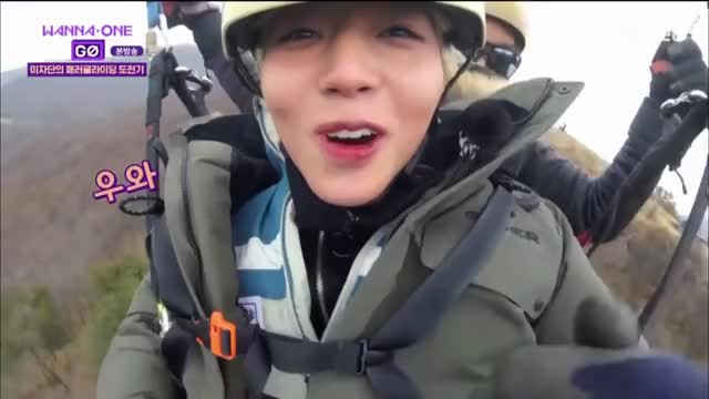 0812 Try Not To Laugh + Paragliding WANNA ONE GO