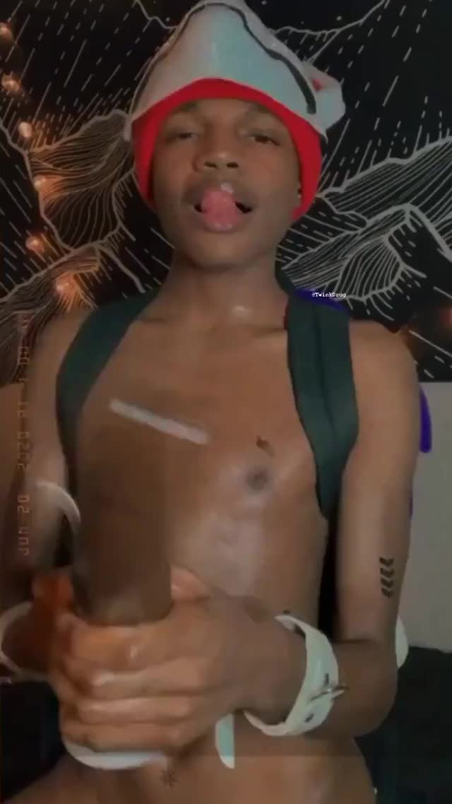 TᴡɪɴᴋDʀᴜɢ - Black gay Twink playing with brand new MONSTER black cock.