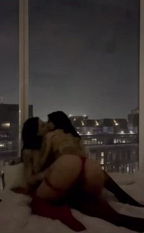 Asian Kissing Lesbian clip