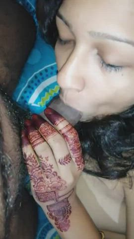 Horny bhabhi sucking her devar dick while her husband was sleeping link in comment