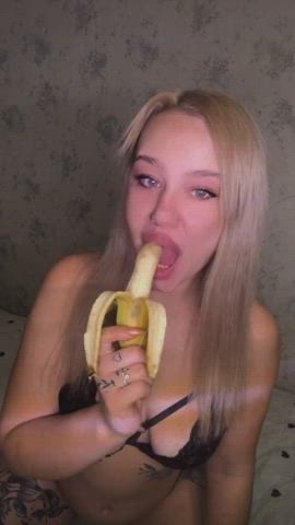 This is how you eat banana