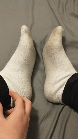 Day 19 Sock Peel ? They've Gotten SO Smelly ?