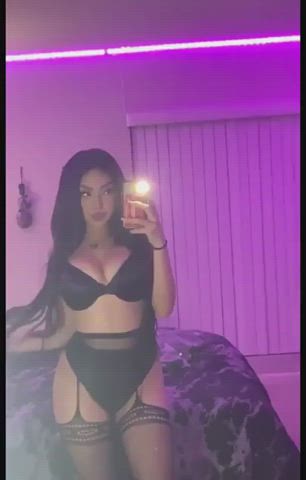 Amateur American Babe Hourglass Latina Lingerie Selfie Sensual clip