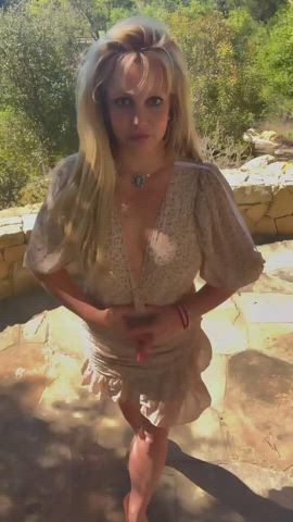 Blonde Britney Spears Cleavage clip