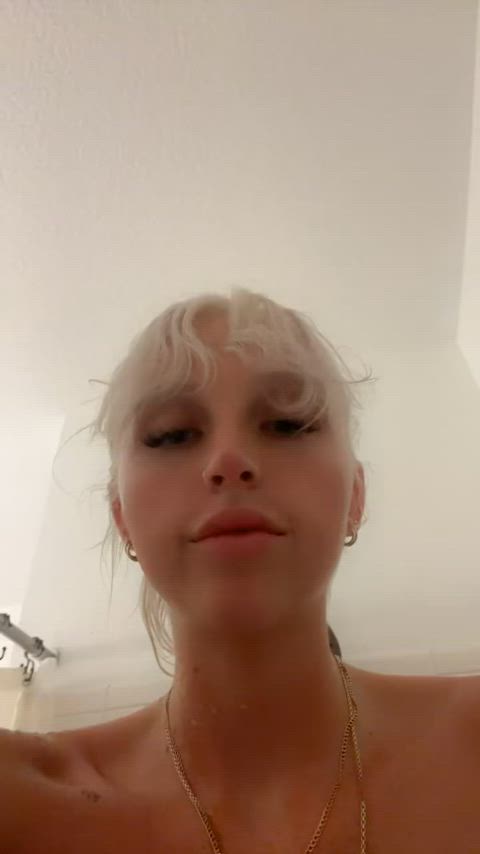blonde shower tall clip