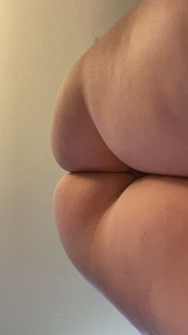 POV I’m about to lower my fat MILF ass on your face
