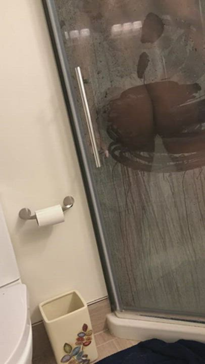 Curvy Model Shower Tease Thick clip