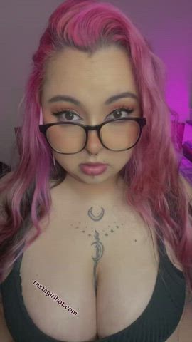 big tits boobs curvy cute gamer girl geek girlfriend natural tits thick clip