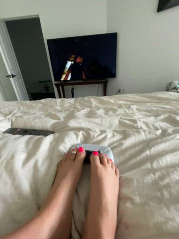 Do you like the way I move my toes on my controller daddyπ₯΅ Just imagine what else