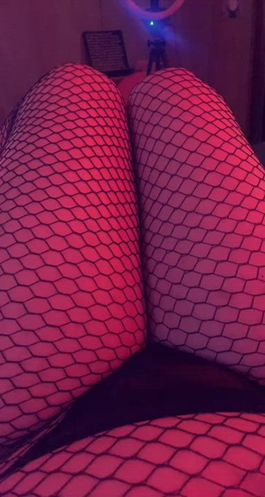 teen thighs in fishnets