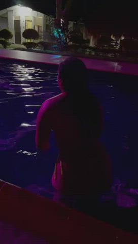 big ass camgirl colombian latina nsfw pool swimming pool swimsuit clip