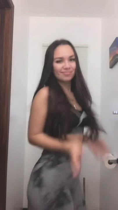 Big Ass Jiggling Latina clip