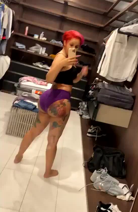 New twitter video (CROPPED &amp; ZOOMED FOR MORE FOCUS ON CARDI)