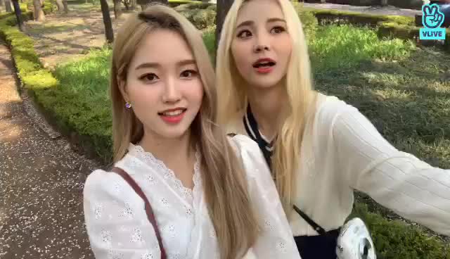 V LIVE - [이달의 소녀] 엉망징창사생대회 1등 꽃놀이 40