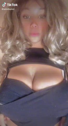 Blasian Bouncing Tits Cleavage clip