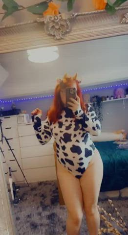 ass booty bubble butt dancing legs mirror onlyfans pale redhead clip