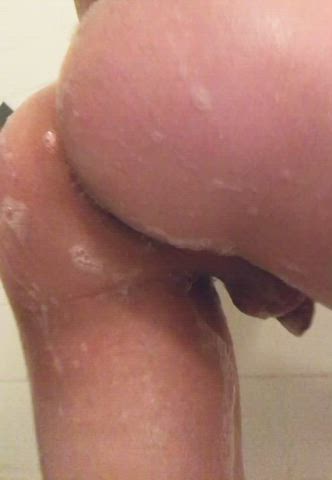 Who wants to fuck me in the shower?🍑🙈👀🥵