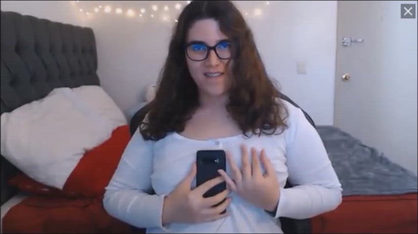 Horny strong thick nerdy tgirl.