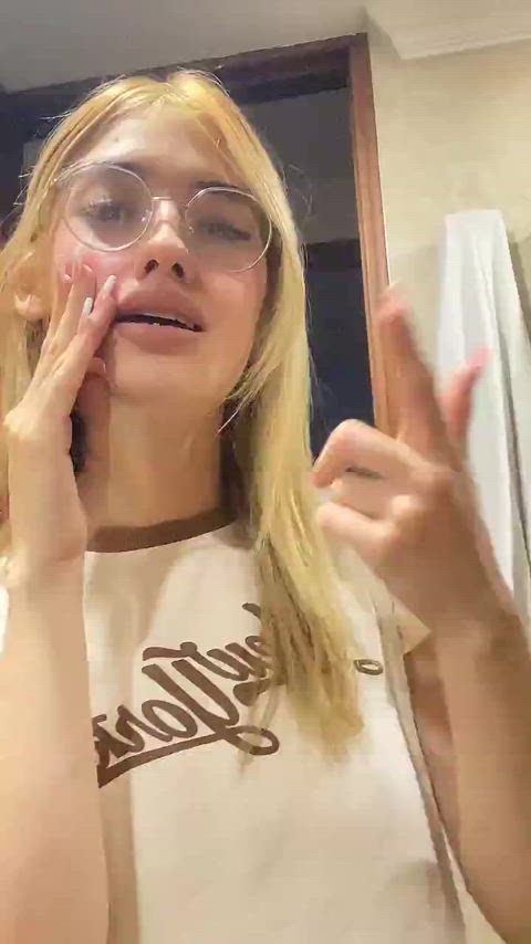 braless colombian cute glasses tiktok tik-tok clip