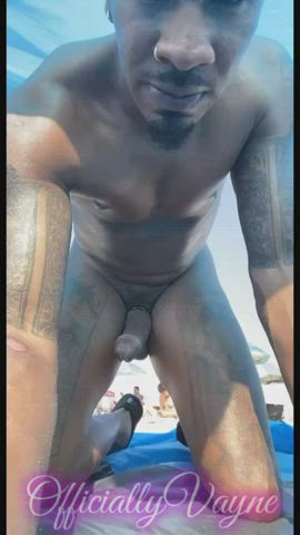 Jacking off while being surrounded by ppl at the beach