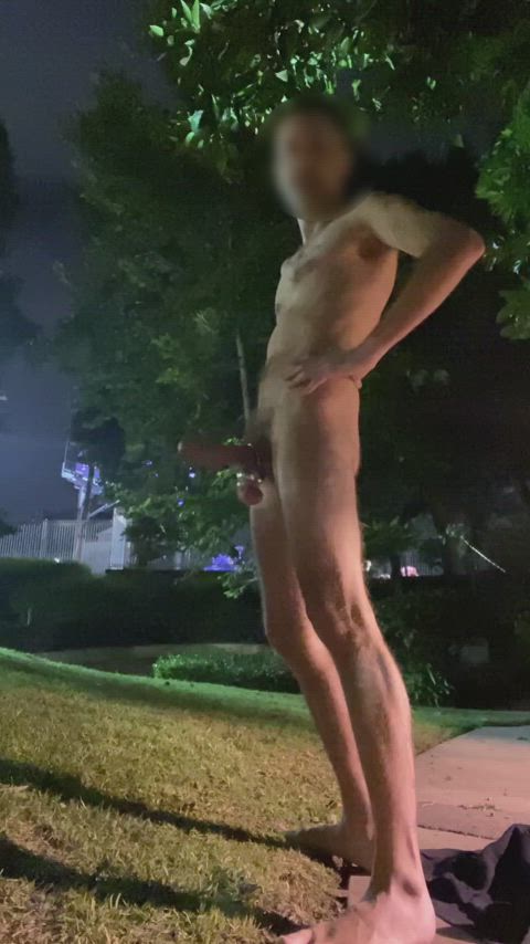 Boner show off at park 