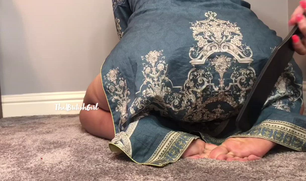 How hot does my ass look through my salwar as I spank it?