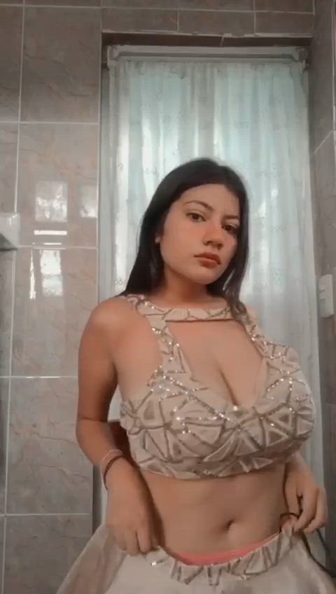 19 years old babe big tits boobs cute desi indian milf natural tits undressing clip