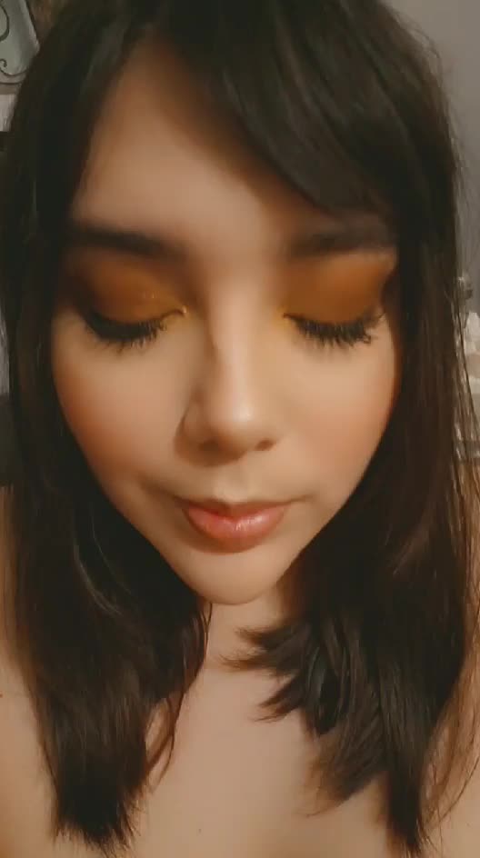 Today's eye look is gold and bronze?