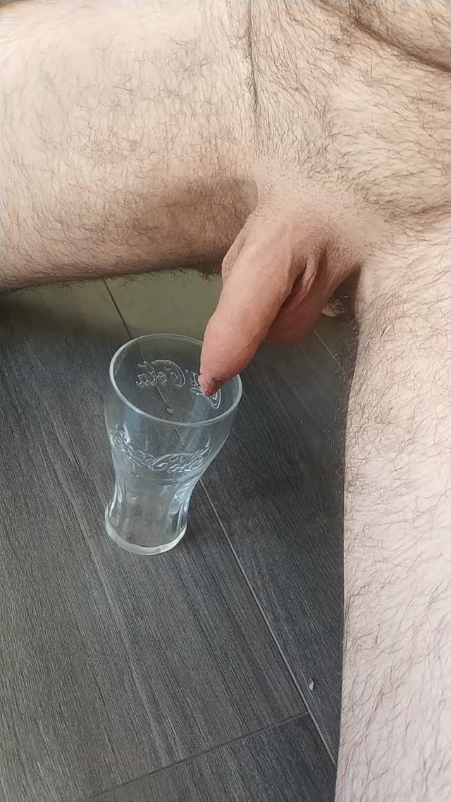 Peeing glass
