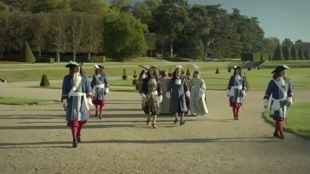 VERSAILLES - Louis XIV walking outside