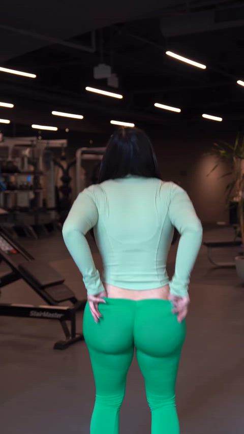 asian gym jiggle jiggling thick thick-booty clip